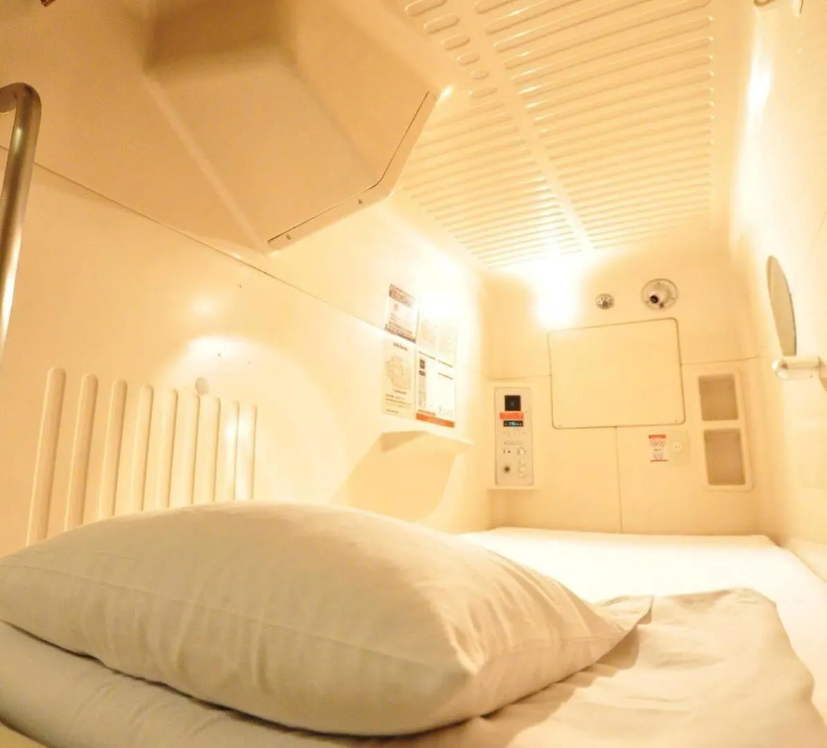Capsule Hotel Asahi Plaza Shinsaibashi Osaka 0*,  Japan